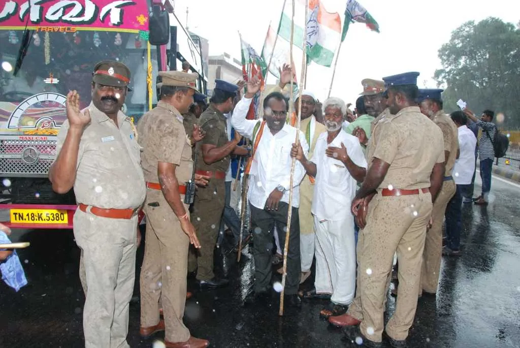 Congress protest in the rain condemning arrest Chidambaram